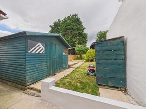 Sheds and Garden- click for photo gallery